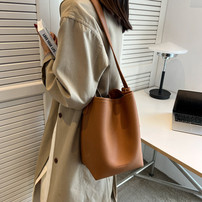 Retro High-capacity Stylish Commuter Bucket Bag For A Laid-back Look